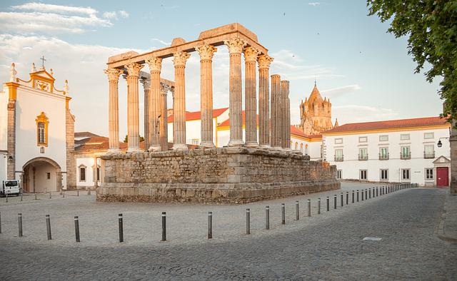 Les meilleurs sites touristiques à Évora à voir lors d’un voyage au Portugal