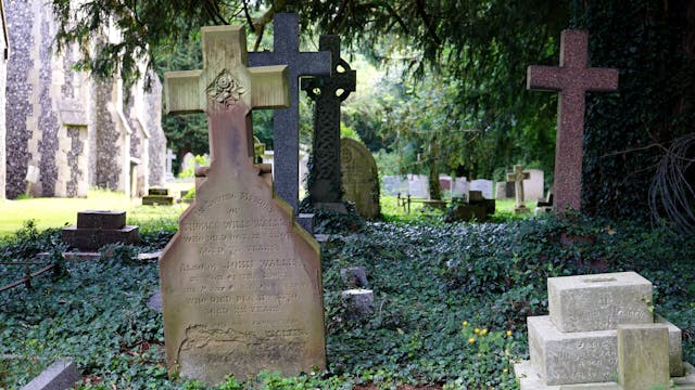 Plaque de cimetière : Les bicolores et taupe, un choix élégant pour rendre hommage