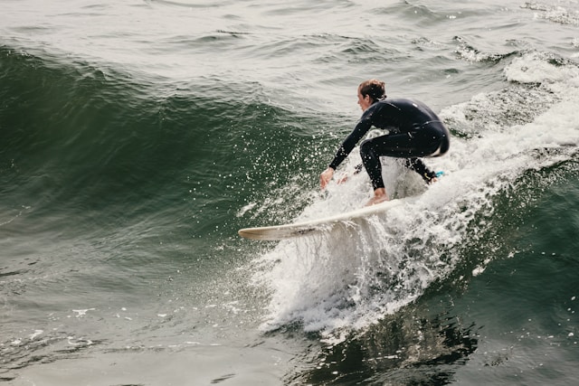 Le surf : trouver l’équilibre et l’harmonie avec l’océan