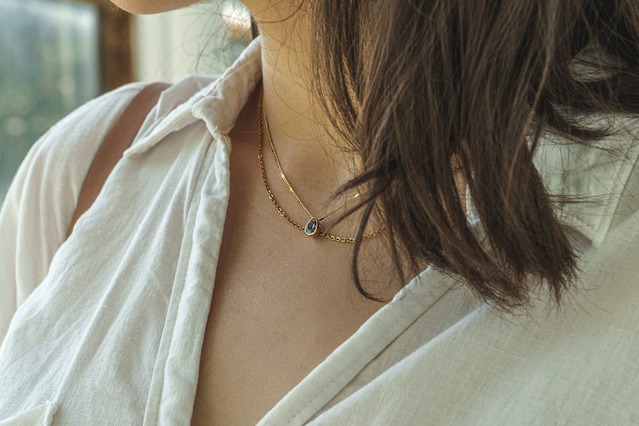 Explorez l’univers des pendentifs en argent pour femmes au design raffiné