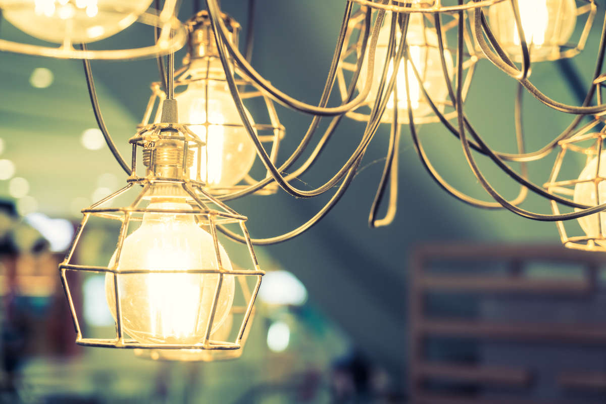 Créer une ambiance chic avec une lampe en cuivre élégante