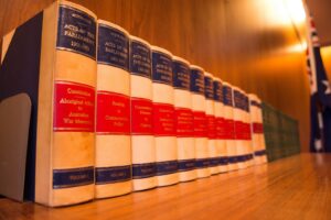 une rangée de livres sur une table