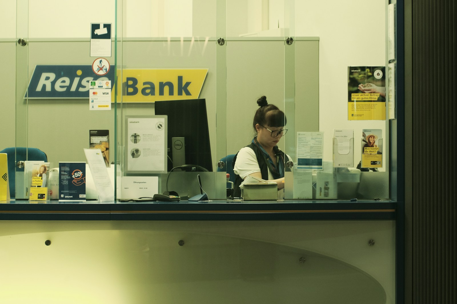 Frais bancaires : 5 détails essentiels pour les utilisateurs avertis