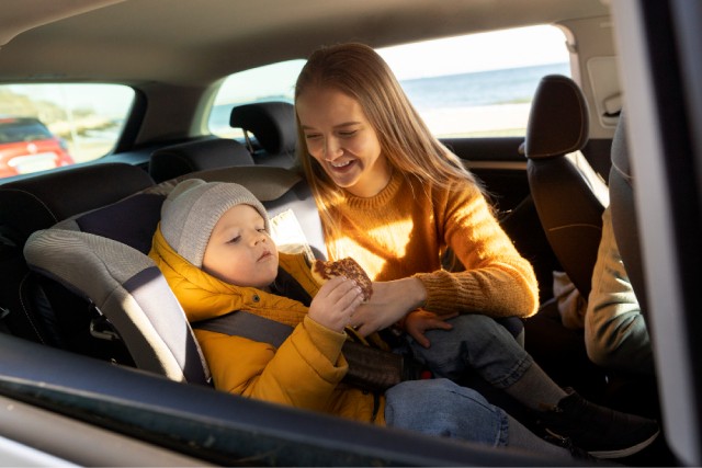les accessoires incontournables pour le siège auto de votre enfant
