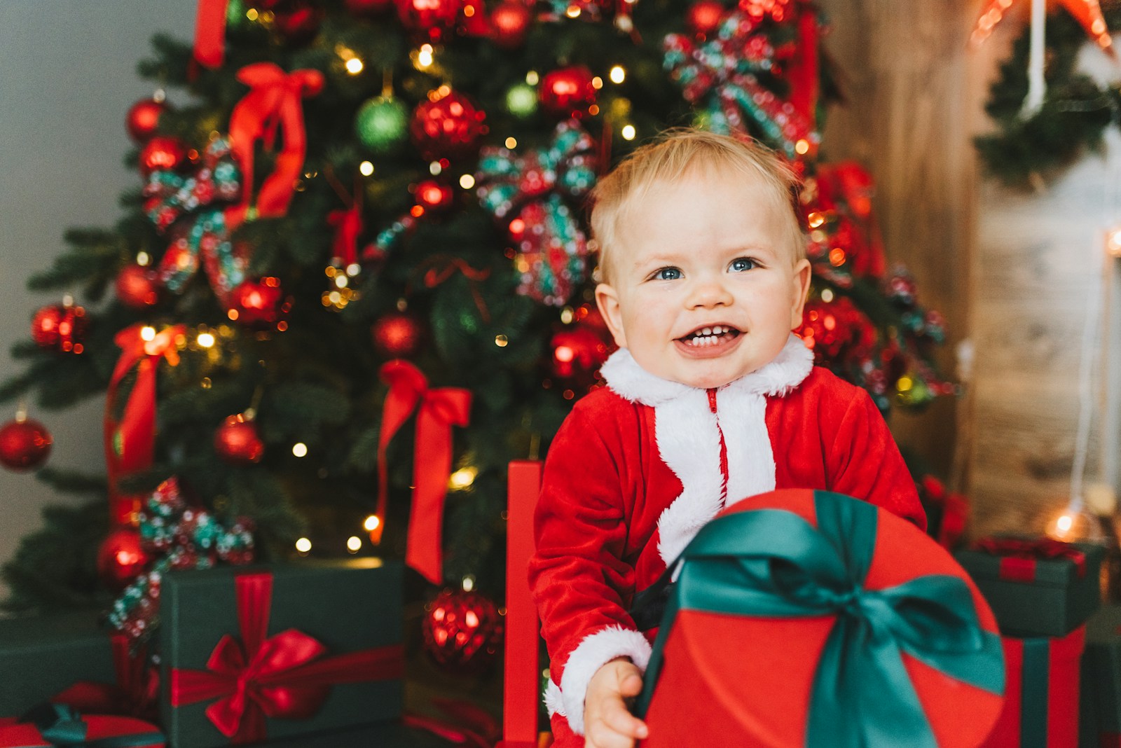 Premier noël bébé : activités, tenues et moments précieux